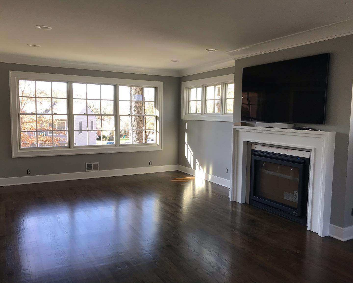 Living room with fireplace finish